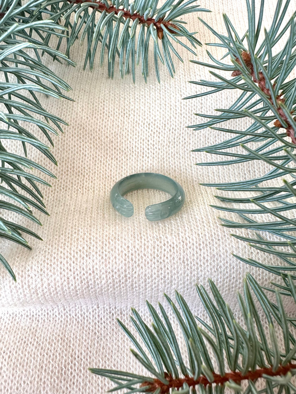 Jadeite Paw Hug Ring