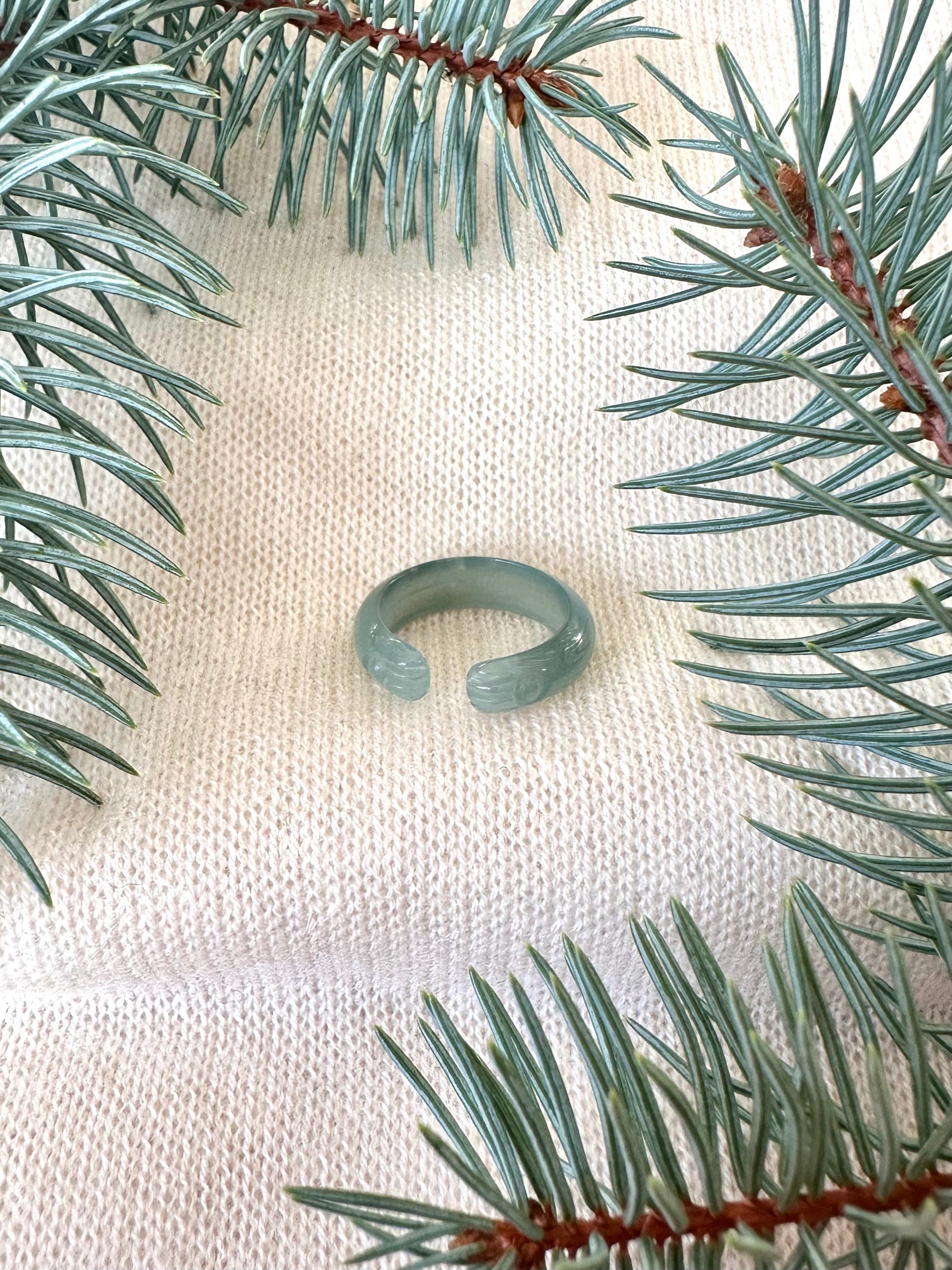 Jadeite Paw Hug Ring